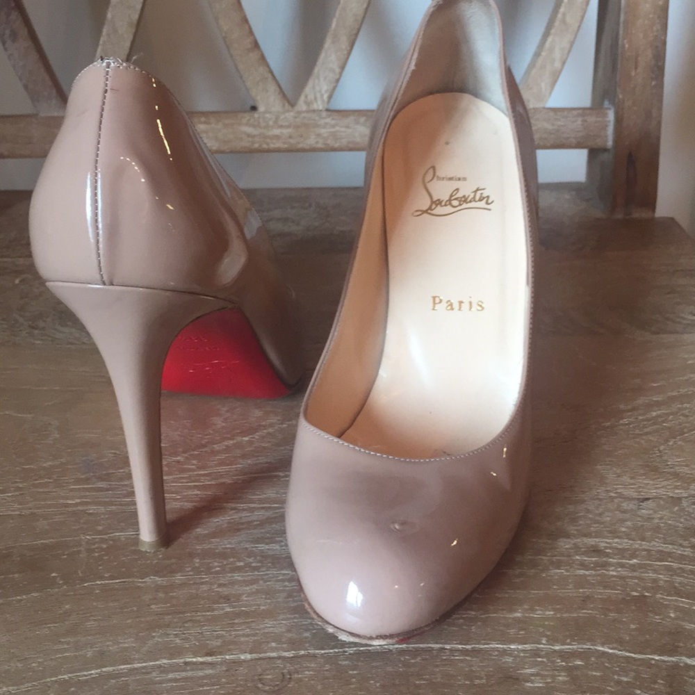 Christian Louboutin nude patent pumps 39.5 - Picture 1 of 6